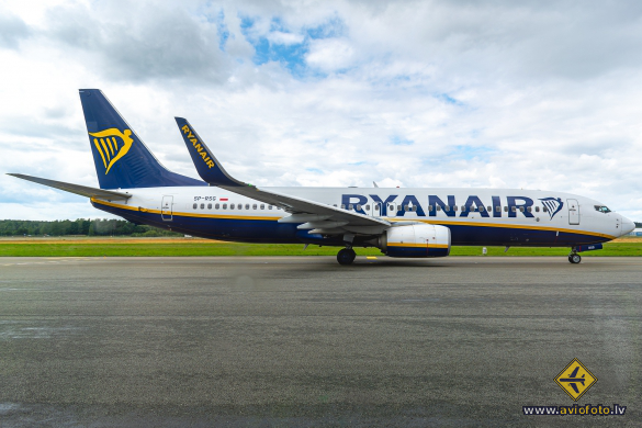 Boeing 737-8AS